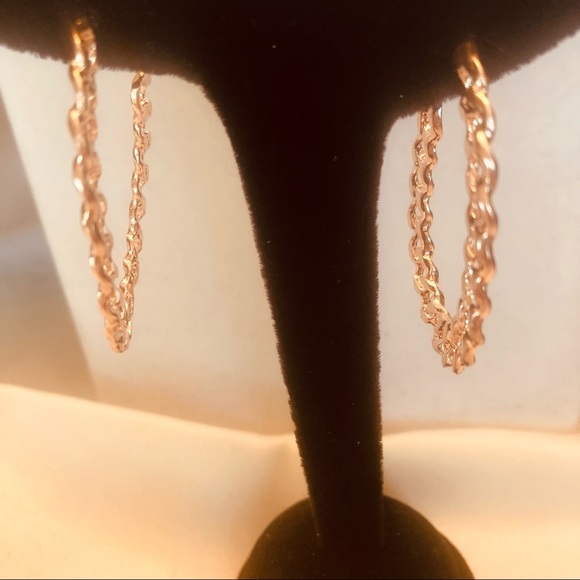 💜3/$30 Rose Gold Chain link hoops 🆕 - Picture 2 of 6